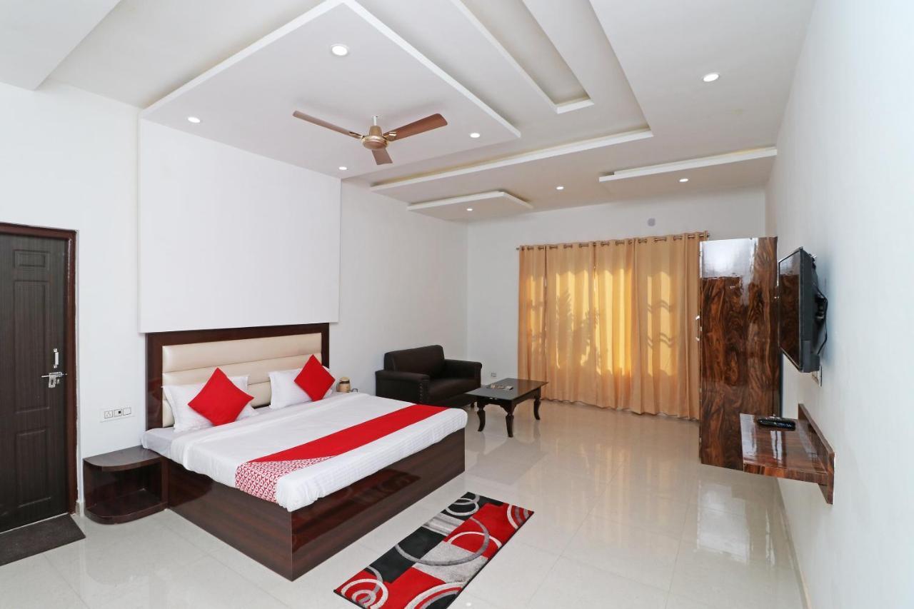 Oyo 29755 Hotel Jammu Airlines Εξωτερικό φωτογραφία